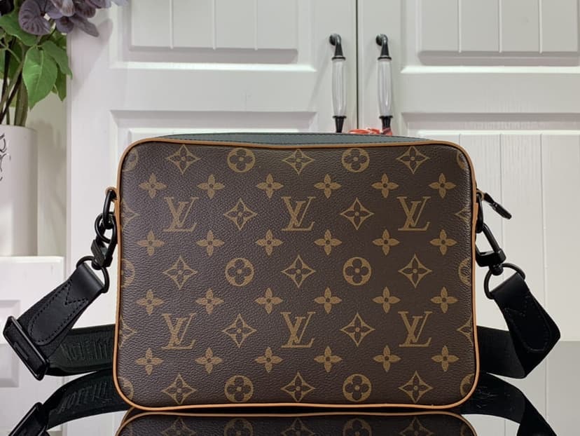 Louis Vuitton Trio Messenger Bag Brown For Men 25cm/ 9.8 in M46694