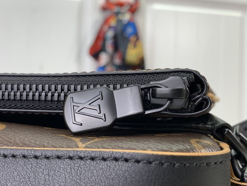 Louis Vuitton Trio Messenger Bag Brown For Men 25cm/ 9.8 in M46694