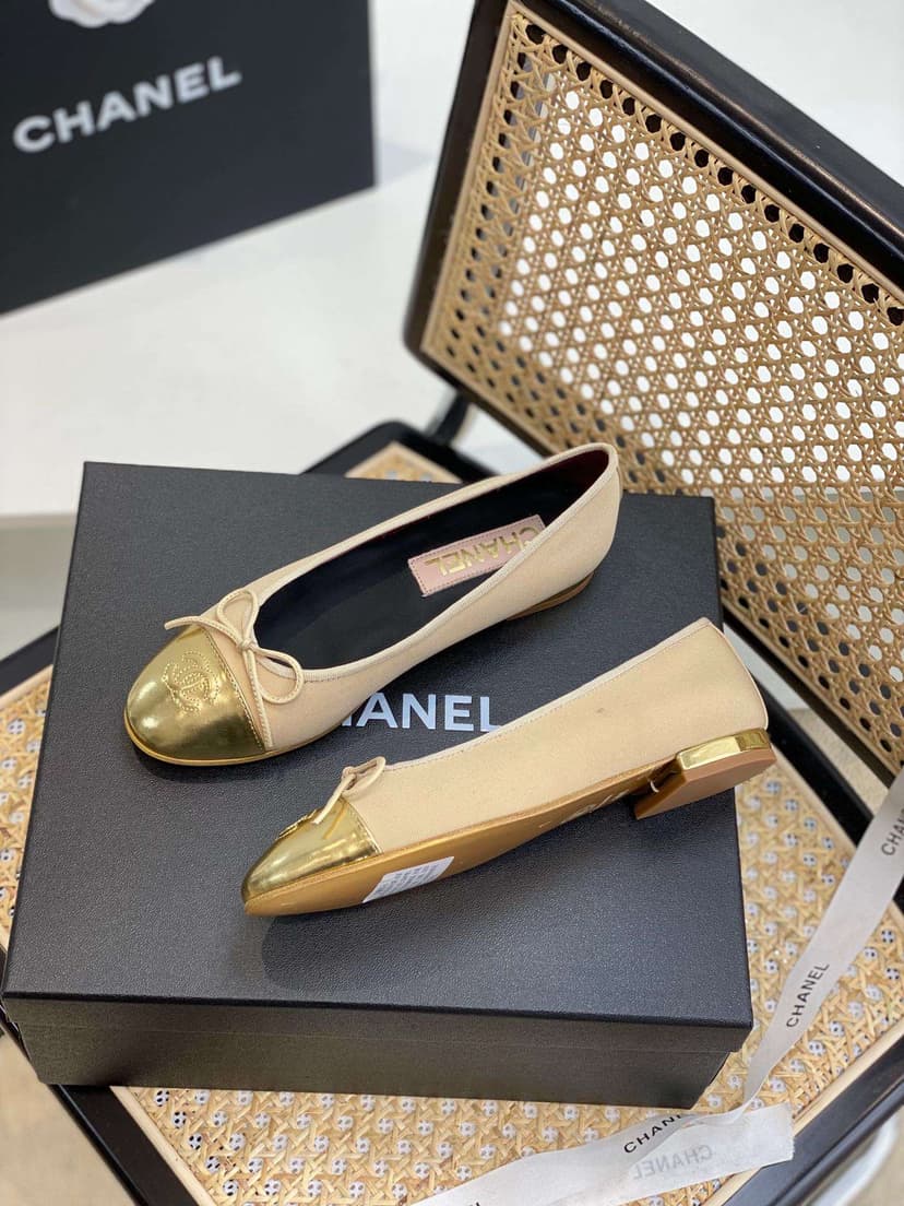 Chanel Ballet Flats Gold  For Women