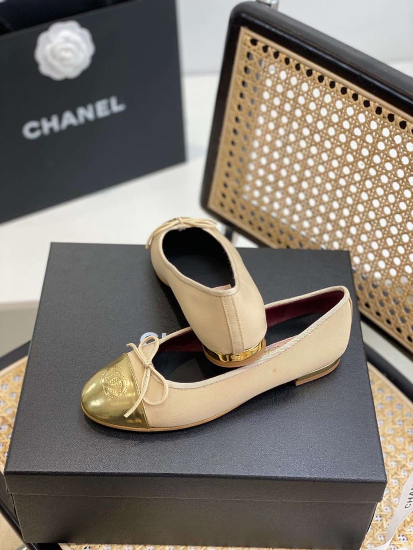 Chanel Ballet Flats Gold  For Women