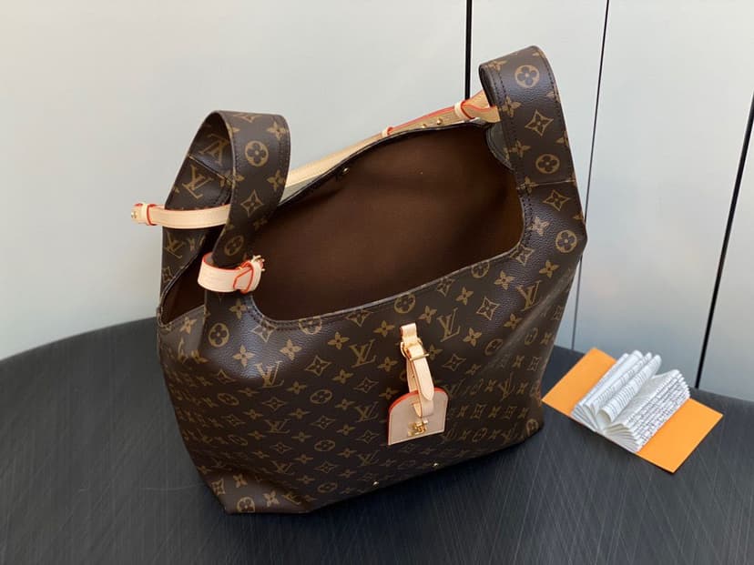 Louis Vuitton Atlantis GM Brown For Women 34cm / 13.4in M46817