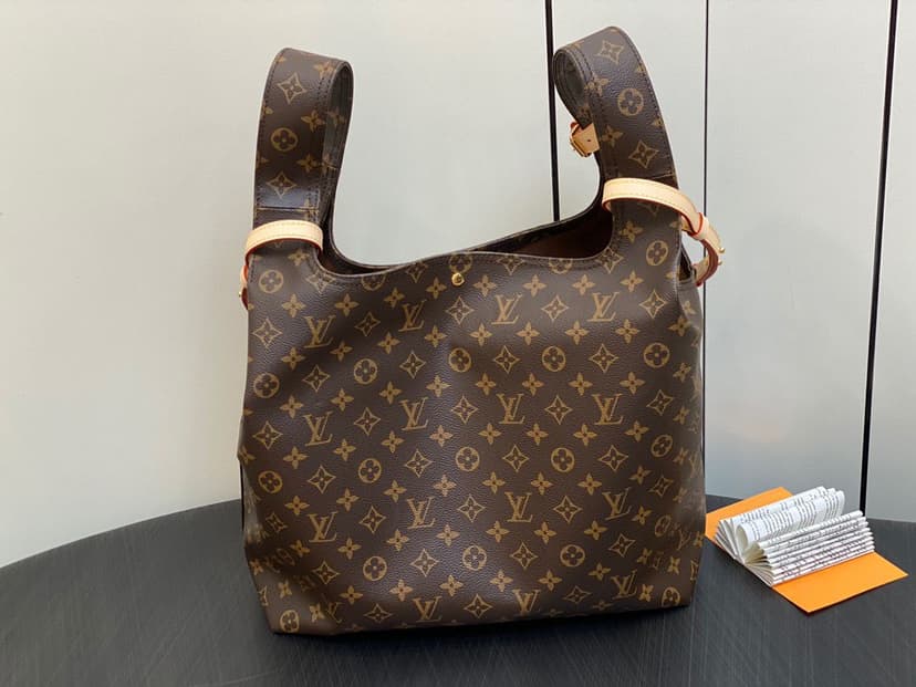 Louis Vuitton Atlantis GM Brown For Women 34cm / 13.4in M46817
