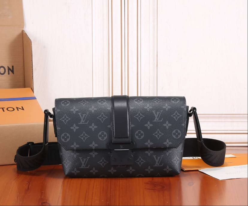 Louis Vuitton S-Cape Messenger Black For Men 28cm / 11in M46794