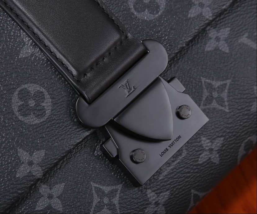 Louis Vuitton S-Cape Messenger Black For Men 28cm / 11in M46794