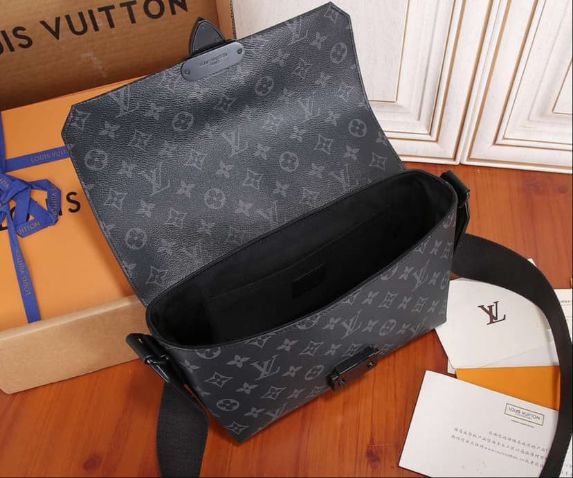 Louis Vuitton S-Cape Messenger Black For Men 28cm / 11in M46794