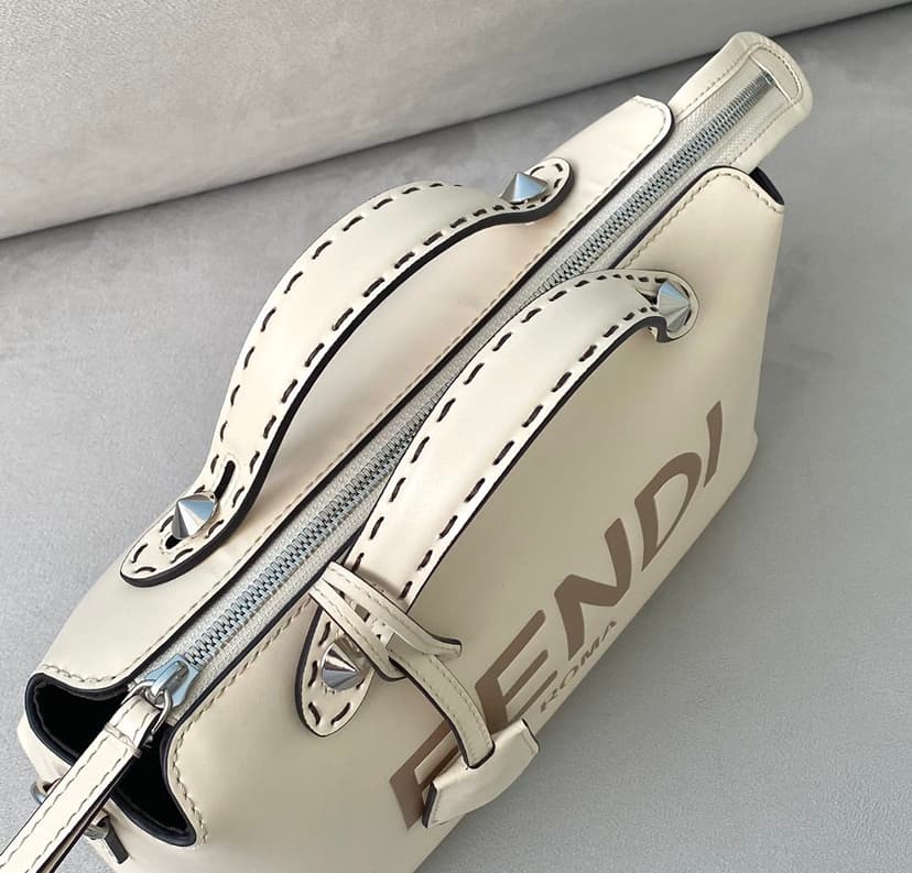 By The Way Medium White For Women, Women's Handbags, Shoulder And Crossbody Bags 10.6in/27cm FF 8BL146