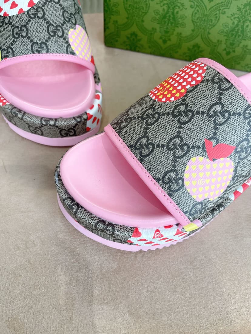 Gucci GG Blooms Supreme Floral Slide Sandal By Canvas Fabric Pink For Women GG