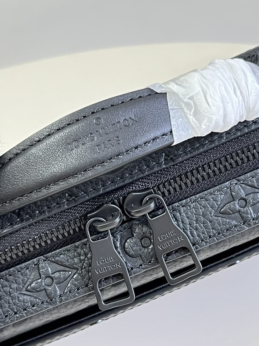 Louis Vuitton Handle Soft Trunk Black Taurillon Monogram For Men, Men's Bags 8.5in/22cm LV M59163