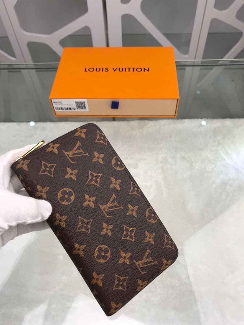 Louis Vuitton Zippy Wallet Monogram Canvas For Women, Women's Wallet 4.1in/10.5cm LV M42616