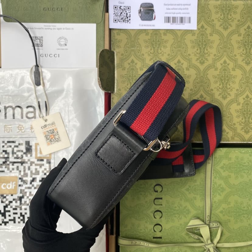 Gucci GG Messenger Bag Black/Grey GG Supreme Canvas A Material With Low Environmental Impact With Black For Men 7in/18cm GG ?682357 K5RLN 1095