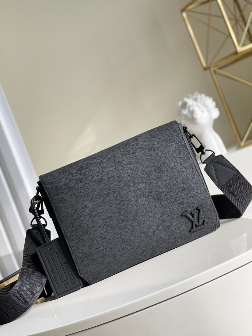 Louis Vuitton Messenger Grain Black For Men, Men's Bags, Shoulder And Crossbody Bags 11in/28cm LV M57080