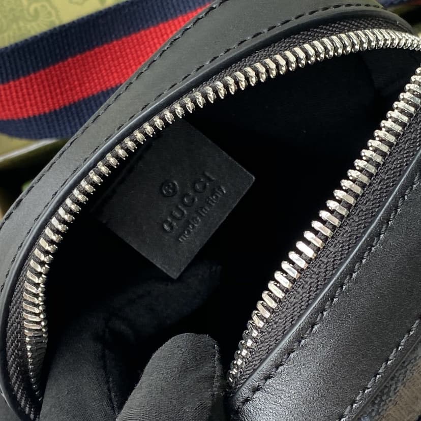 Gucci GG Messenger Bag Black/Grey GG Supreme Canvas A Material With Low Environmental Impact With Black For Men 7in/18cm GG ?682357 K5RLN 1095