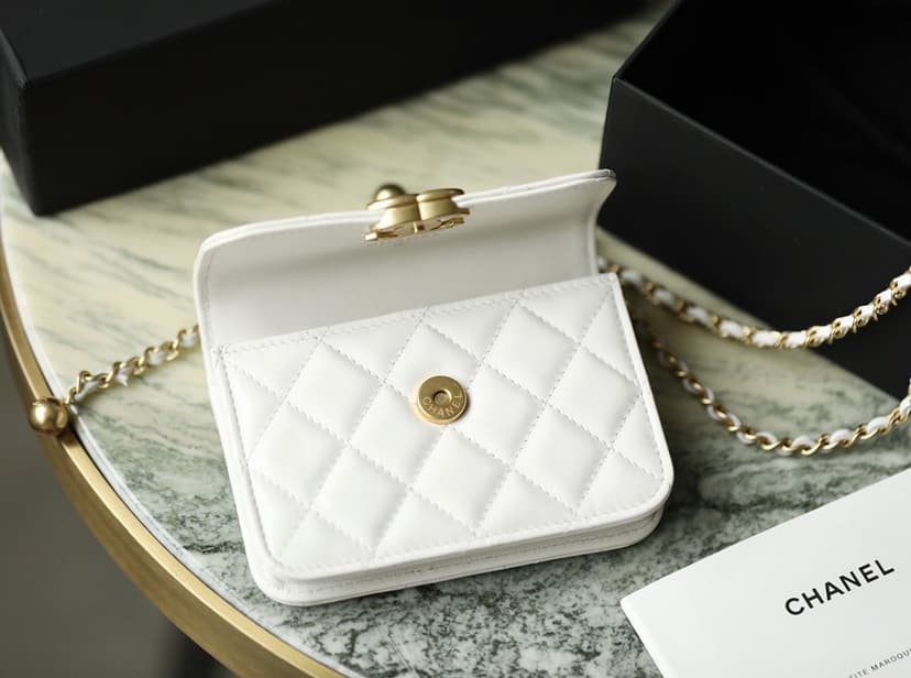 Chanel CO-CO Clutch With Chain 9.5cm/3.7in Gold Toned Hardware For Women White