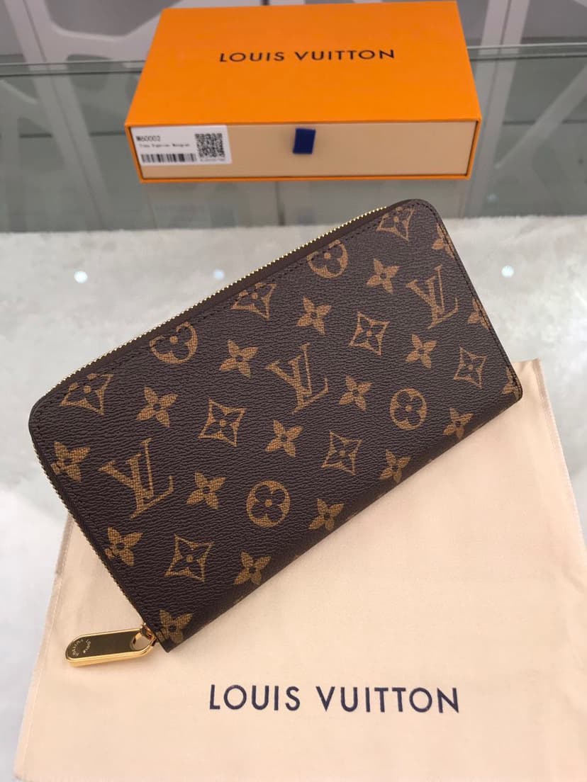 Louis Vuitton Zippy Wallet Monogram Canvas For Women, Women's Wallet 4.1in/10.5cm LV M42616
