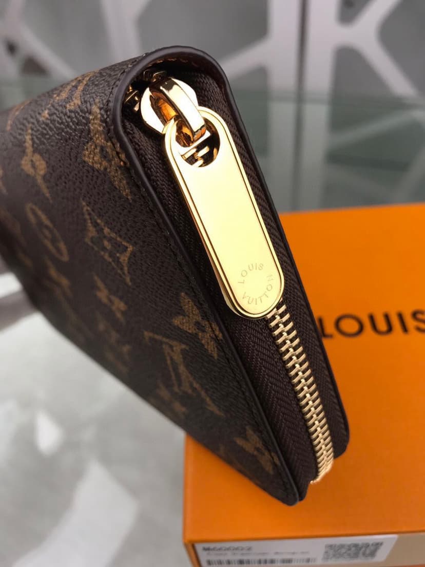 Louis Vuitton Zippy Wallet Monogram Canvas For Women, Women's Wallet 4.1in/10.5cm LV M42616