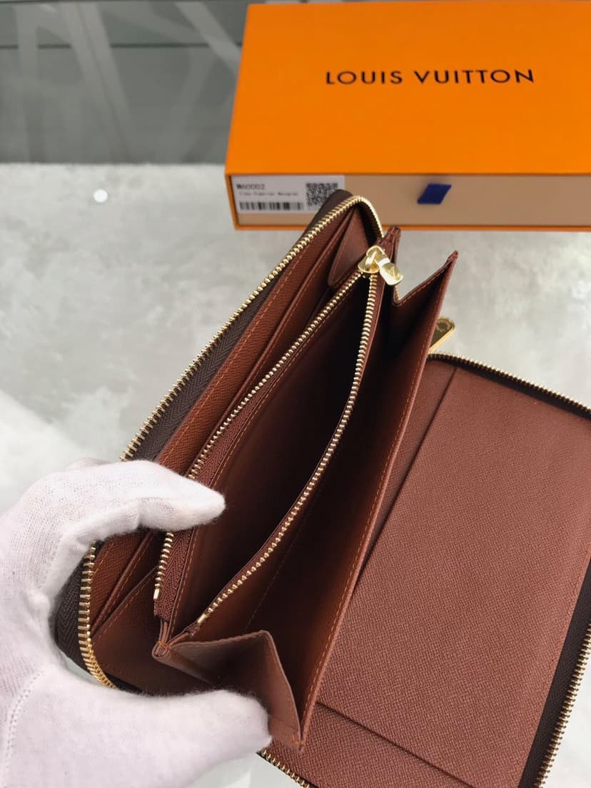 Louis Vuitton Zippy Wallet Monogram Canvas For Women, Women's Wallet 4.1in/10.5cm LV M42616