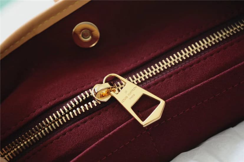 Louis Vuitton Speedy Bandouliere 20 Monogram Canvas Black For Women, Women's Handbags, Shoulder And Crossbody Bags 20cm/7.9in LV M46234