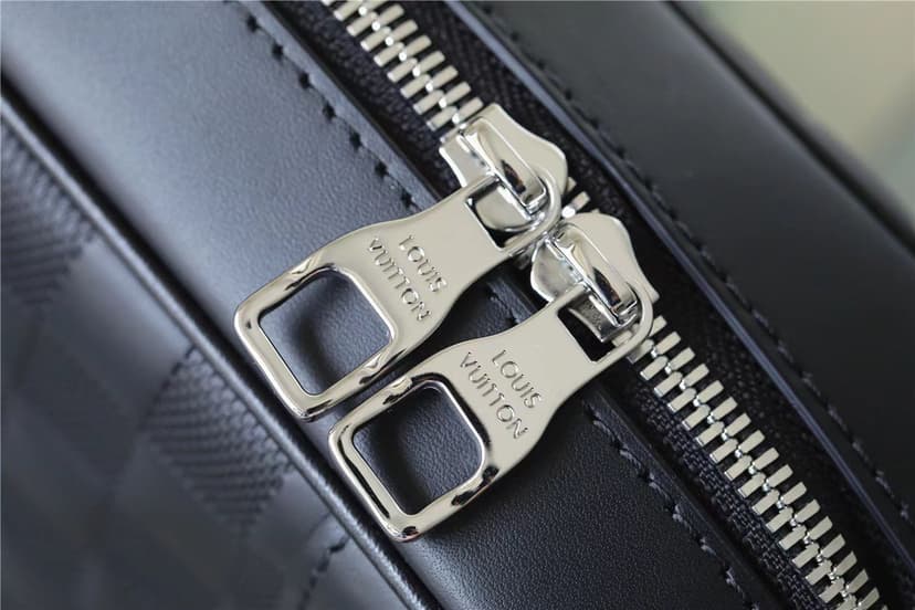 Louis Vuitton Sirius Messenger Damier Infini Onyx For Men, Men's Bags, Shoulder And Crossbody Bags 10.6in/27cm LV N45286