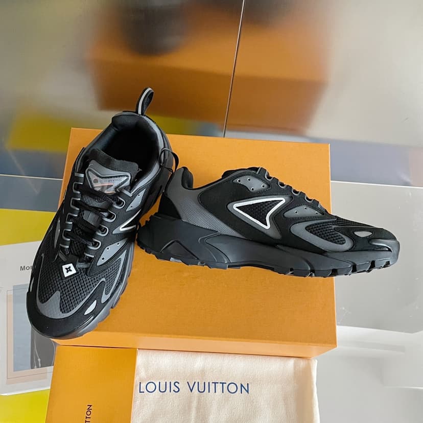 Louis Vuitton Men's LV Runner Tatic Sneaker Black For Men LV 1A9UNT
