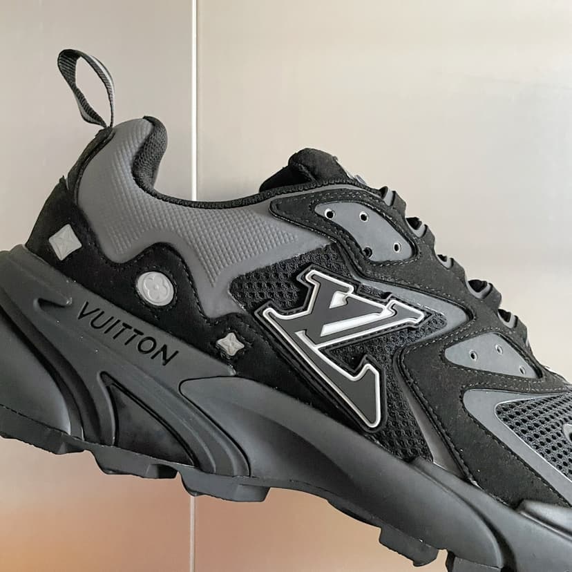 Louis Vuitton Men's LV Runner Tatic Sneaker Black For Men LV 1A9UNT