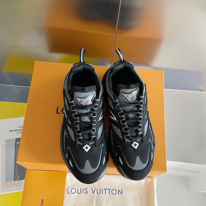 Louis Vuitton Men's LV Runner Tatic Sneaker Black For Men LV 1A9UNT