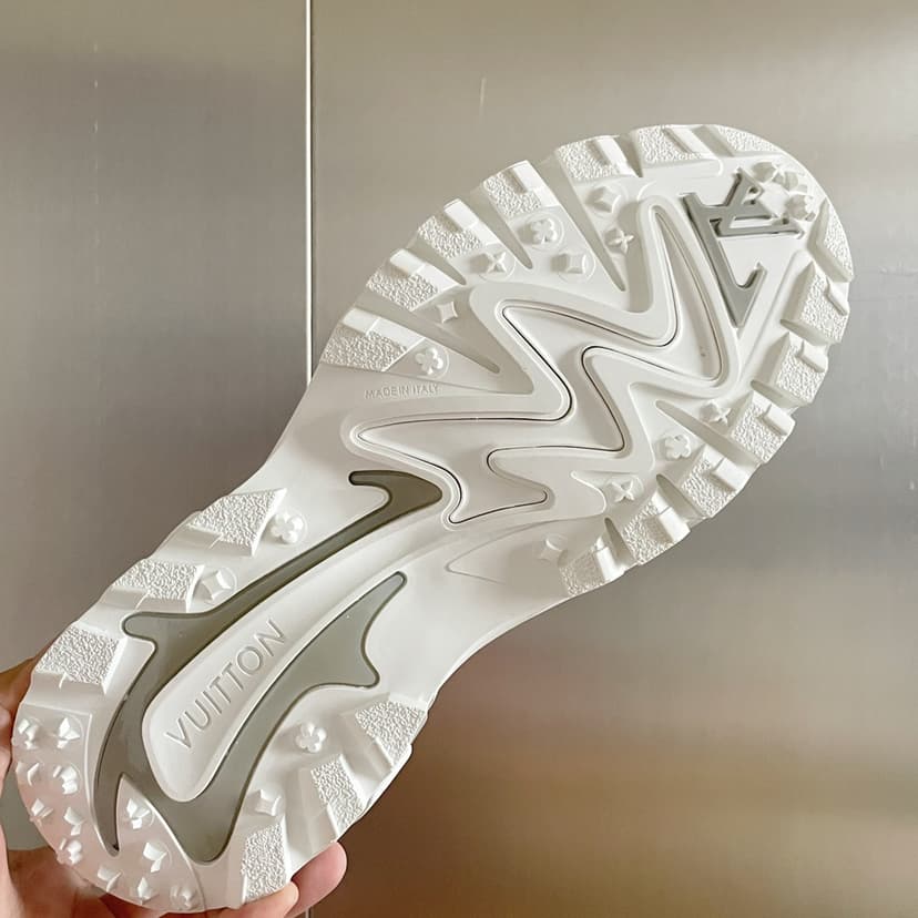 Louis Vuitton Men's LV Runner Tatic Sneaker White For Men LV 1A9TUZ