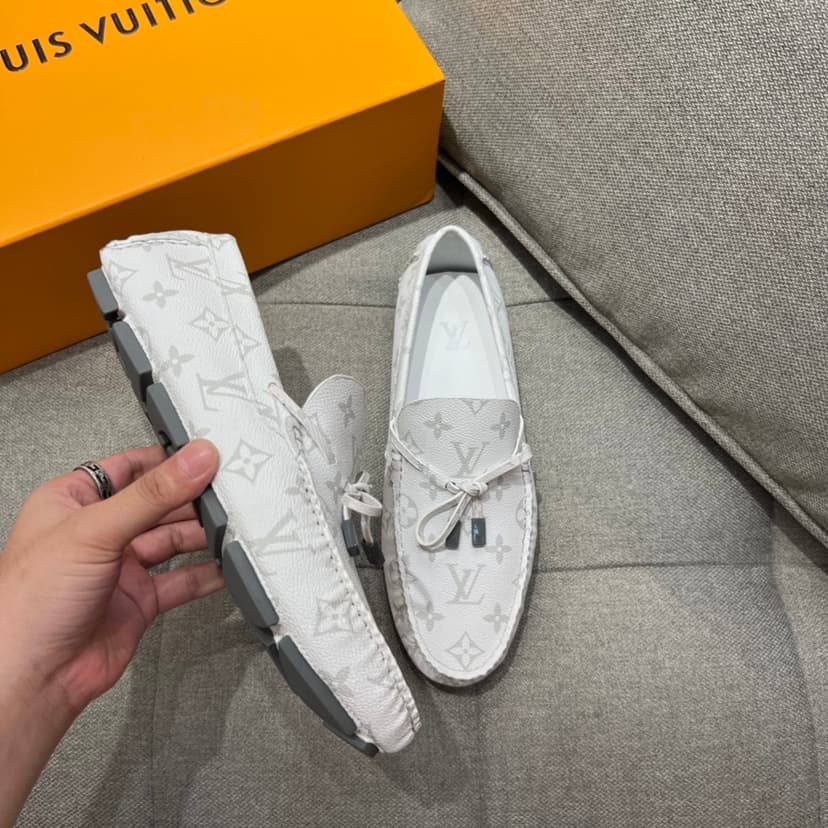 Louis Vuittion LV Driver Moccasin White For Men LV 1AAF46