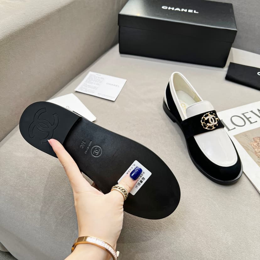 Chanel Women's Loafers White And Black For Women G39606 Y56272 K5106