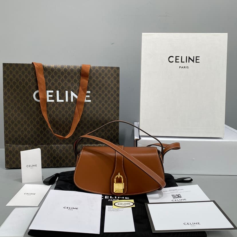 Celine Clutch On Strap Brown For Women 7in/18cm 10I593DQ1.04LU