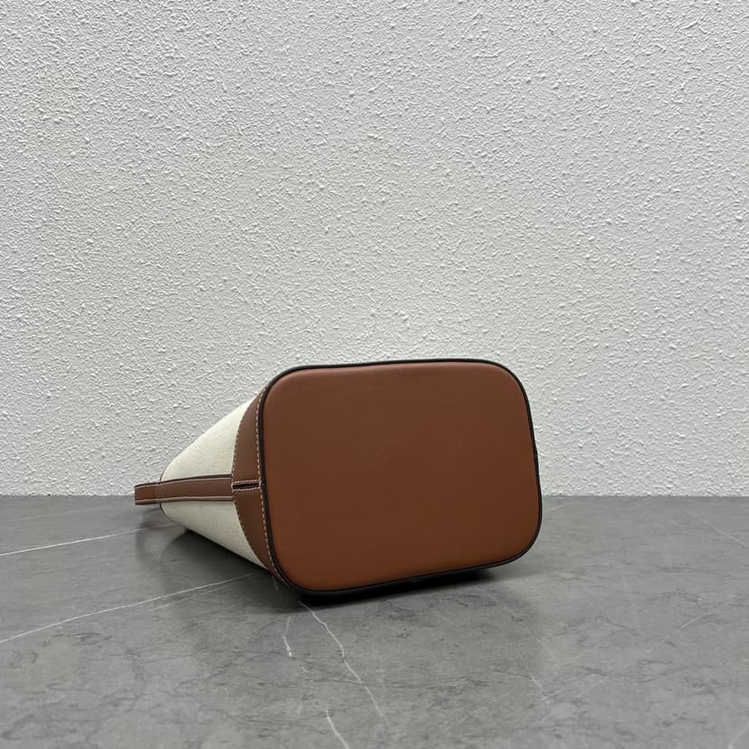 Celine Small Bucket Cuir Triomphe In Textile Natural / Tan For Women 9in/22cm 198242EFL.02NT