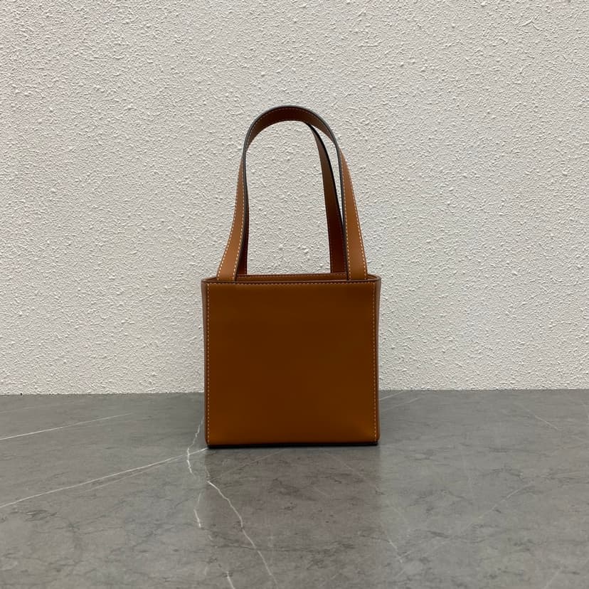 Celine Cube Bag Cuir Triomphe Square Tan For Women 6in/15cm?