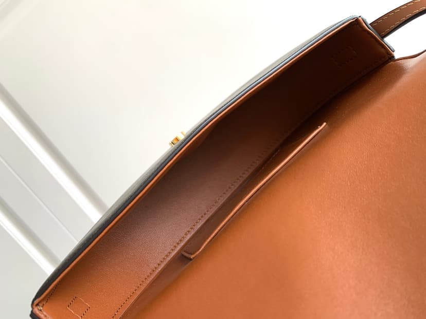 Celine Besace Cuir Triomphe Bag Brown For Women 9in/23cm 111233DU3.04LU