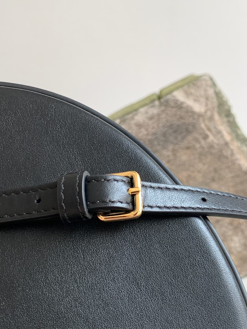 Celine Besace Cuir Triomphe Bag Black For Women 9in/23cm?