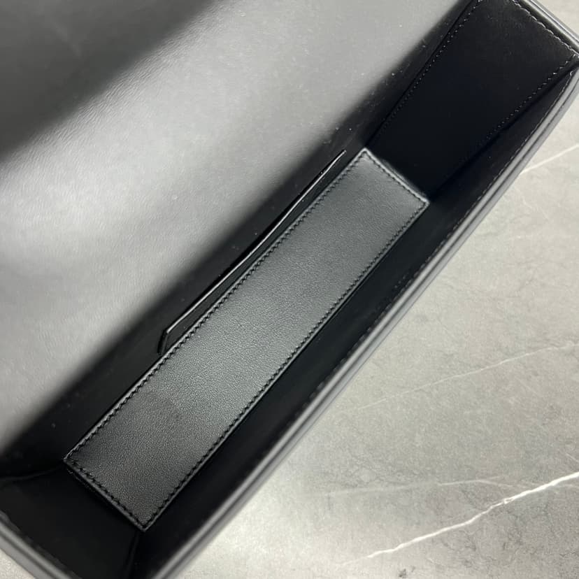 Celine Chain Box Triomphe Bag Black For Women 9in/22cm 110803BF4.38NO