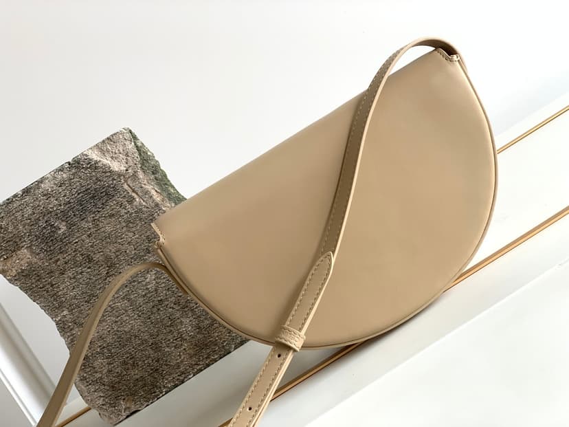 Celine Besace Cuir Triomphe Bag Nude For Women 9in/23cm 111233DU3.03ND