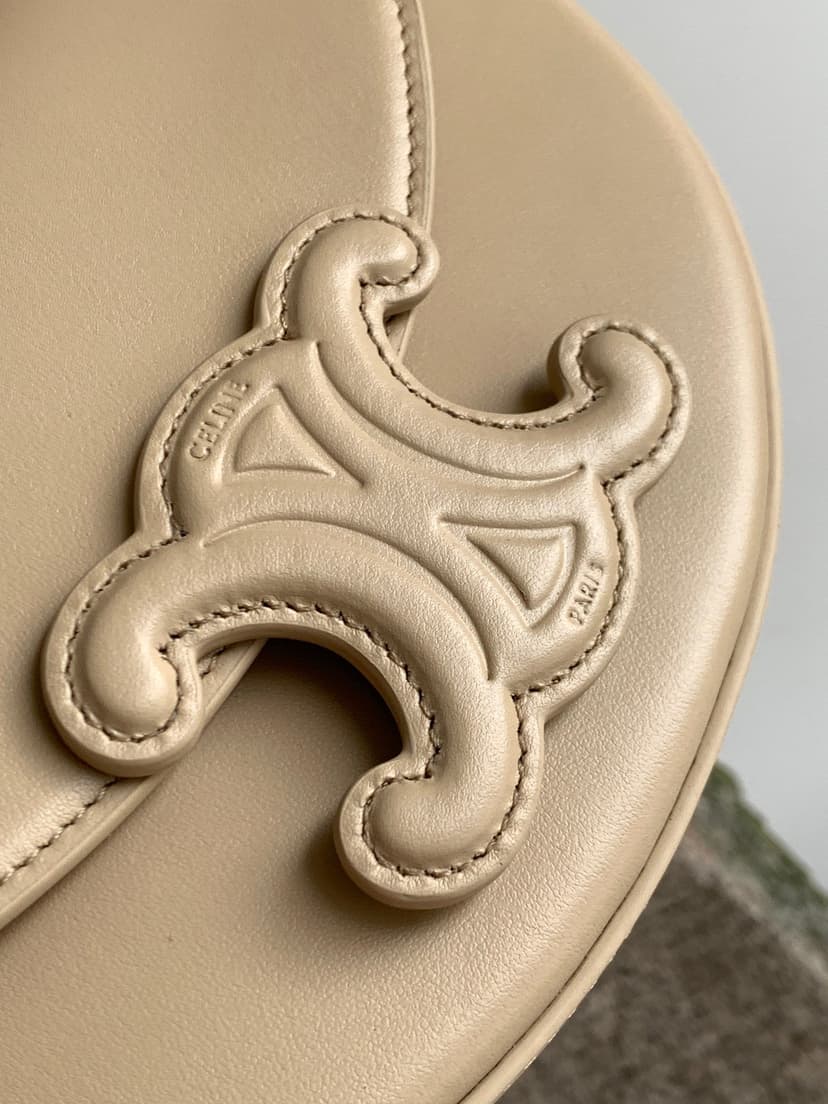 Celine Besace Cuir Triomphe Bag Nude For Women 9in/23cm 111233DU3.03ND