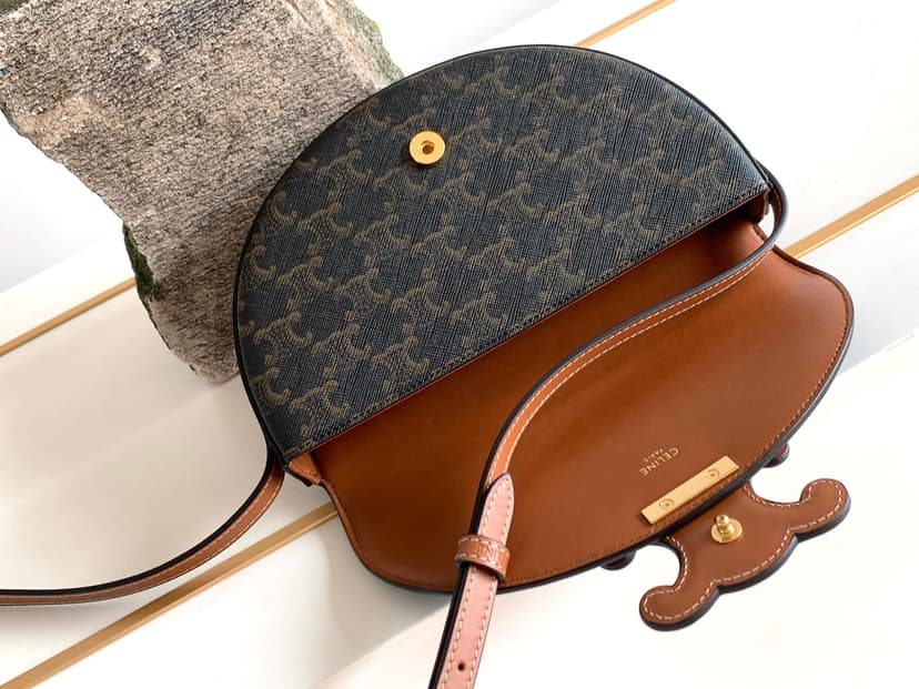 Celine Besace In Triomphe Canvas Bag Brown For Women 9in/23cm?