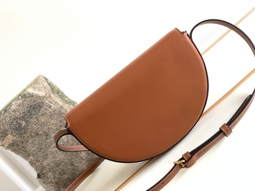 Celine Besace Cuir Triomphe Bag Brown For Women 9in/23cm 111233DU3.04LU