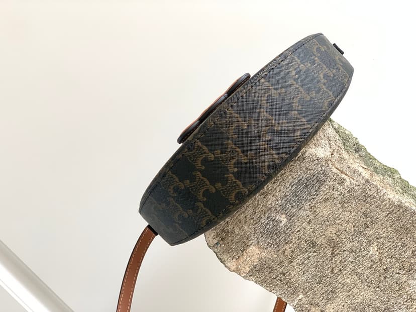 Celine Besace In Triomphe Canvas Bag Brown For Women 9in/23cm?